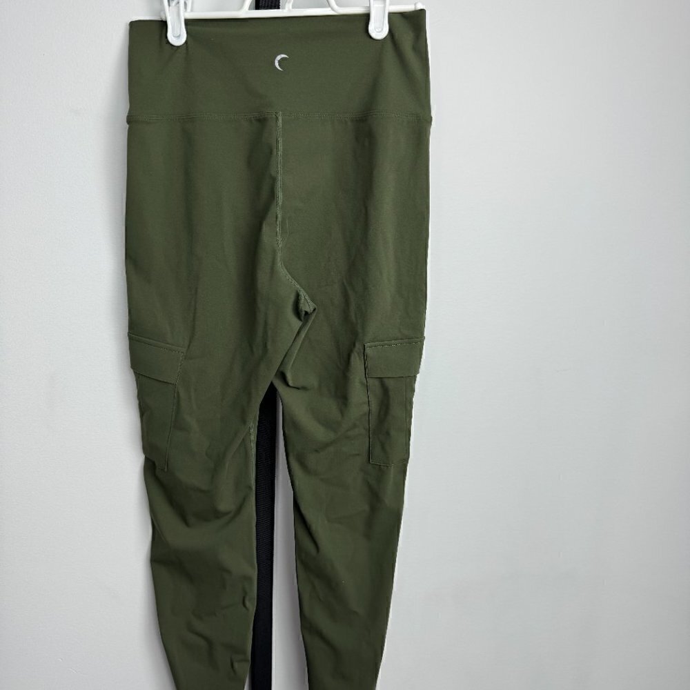 EUC - Zyia  Luxe Green Cargo Leggings, Size 6-8 (Fits BIG) - Picture 2 of 9